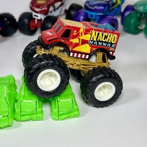 HOT WHEELS MONSTER TRUCK "NACHO MAMMAS" 1/64 DIECAST MONSTER JAM FOOD TRUCK READ